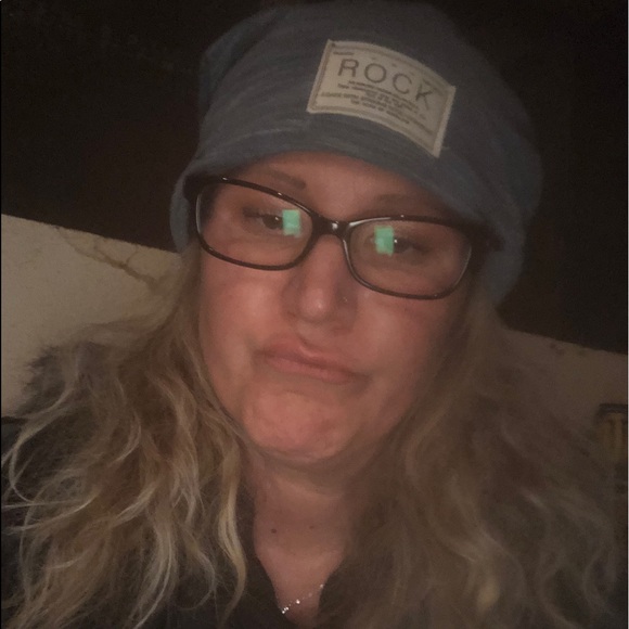 Meet your Posher, Nicole - Picture 3 of 8